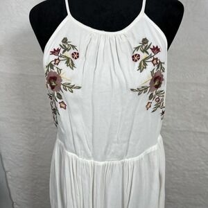 Women's LUSH White Floral Embroidered Flowy Sleeveless Dress Medium Boho Peasant